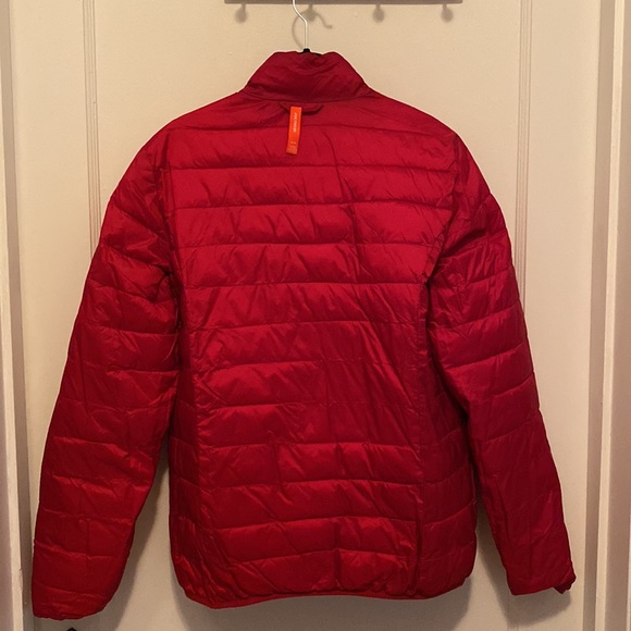 REVERSIBLE Puffer! Cannot go wrong if you want to add a puffer to your closet! - Picture 4 of 10
